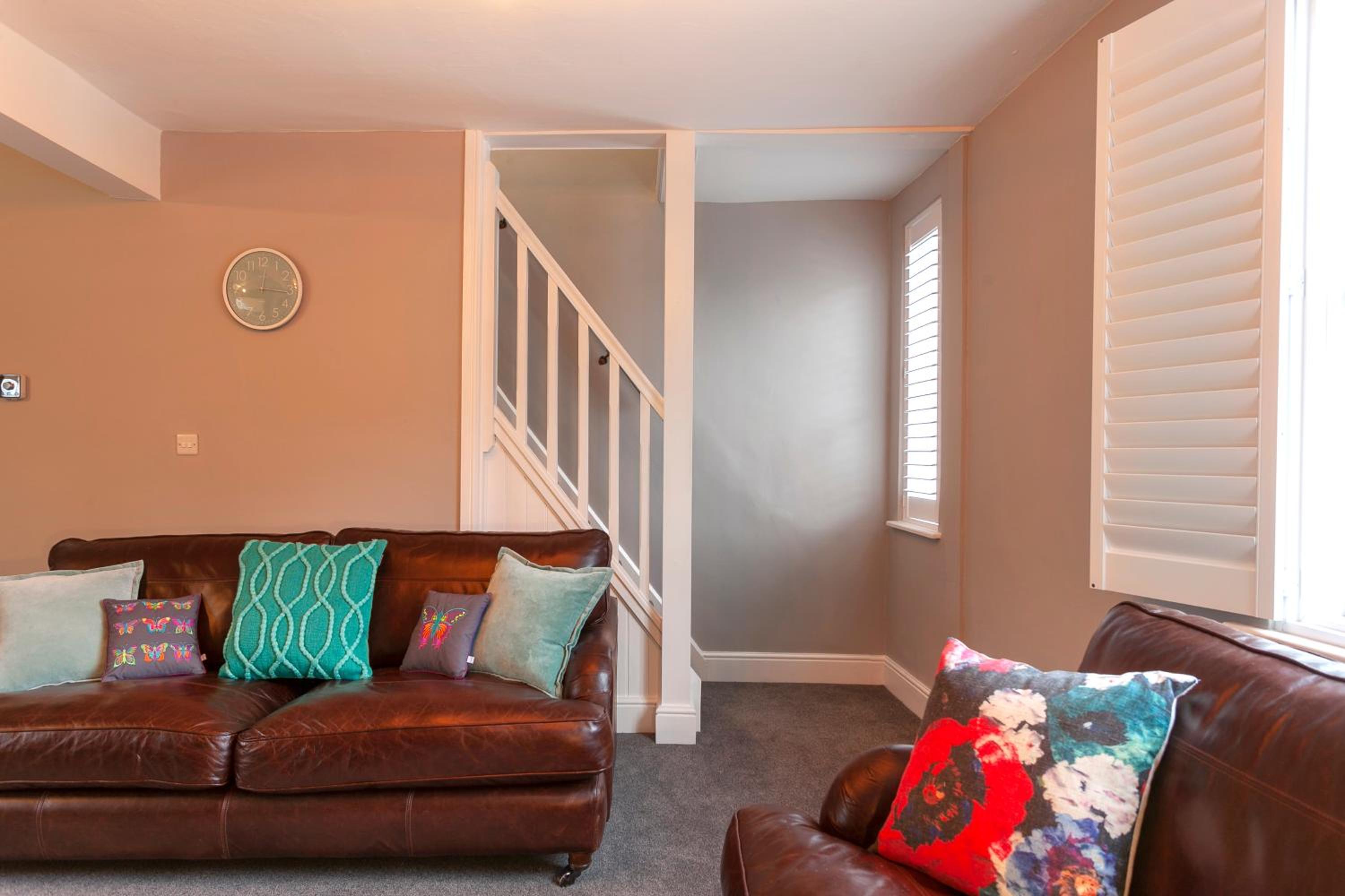 Adjacent Nottingham City Centre Coach Houses, Sleeps 15, Parking view 3