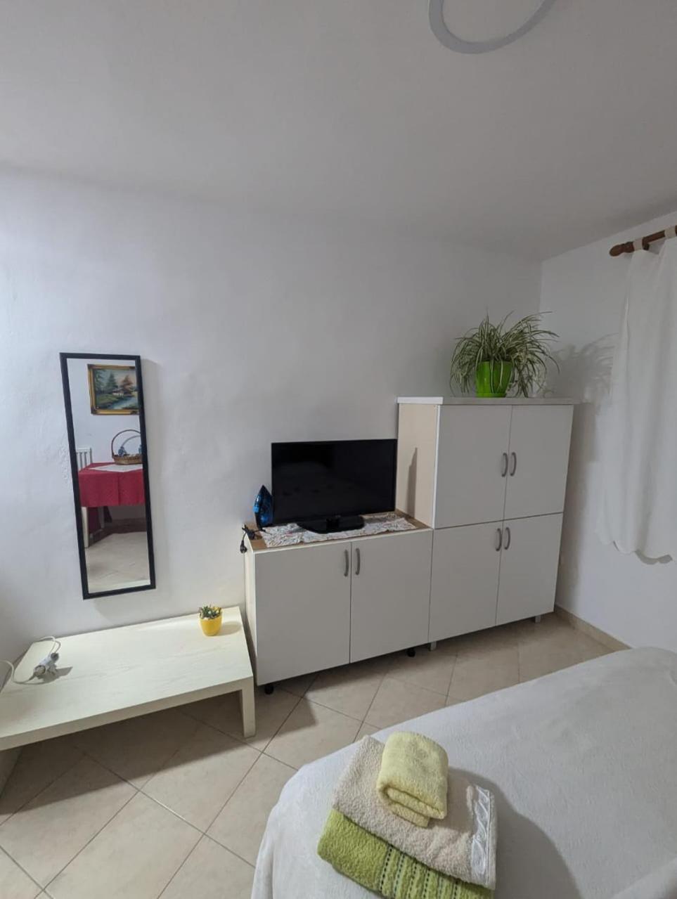 Zhizelle Xhamllik'Apartment
