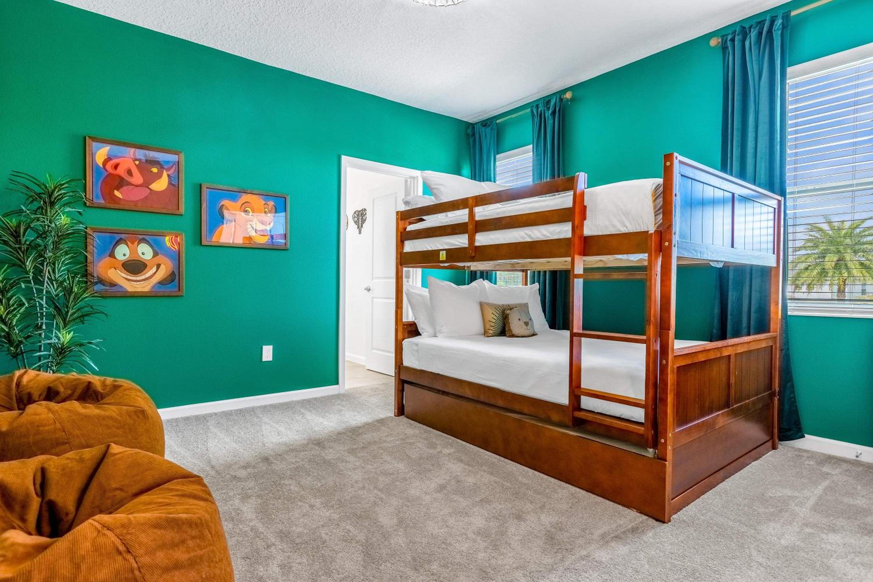 Luxury Home - ALL the extras - Sleeps 39