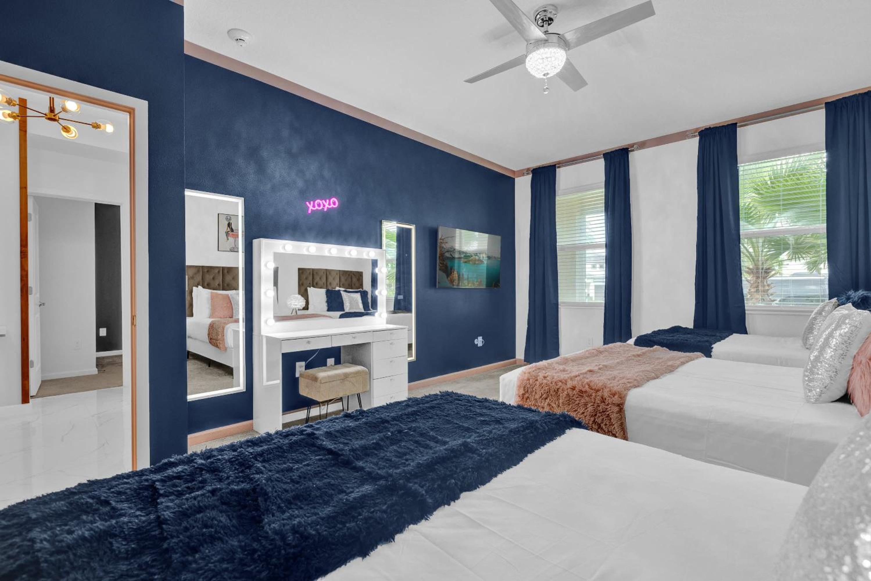 Luxury Home - ALL the extras - Sleeps 39