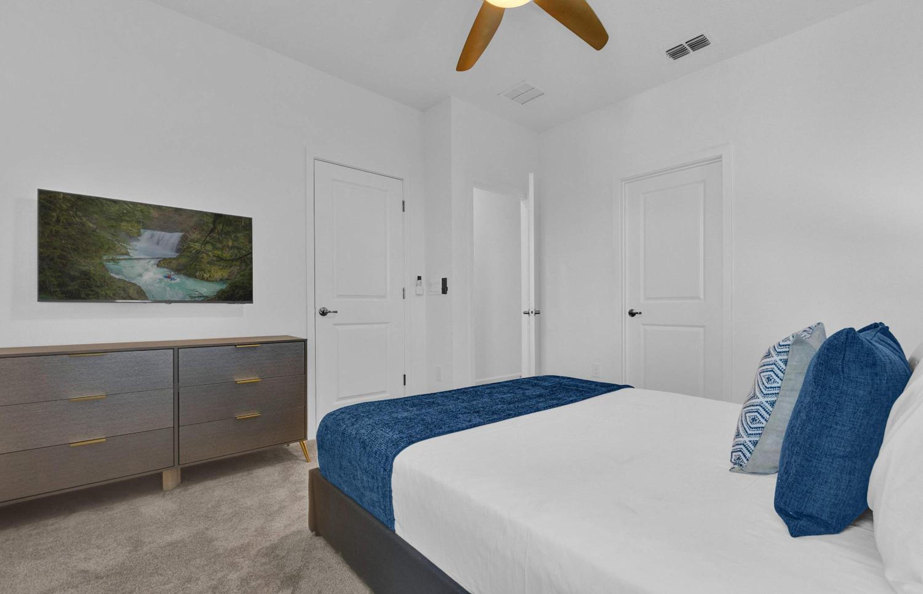 Luxury Home - ALL the extras - Sleeps 39