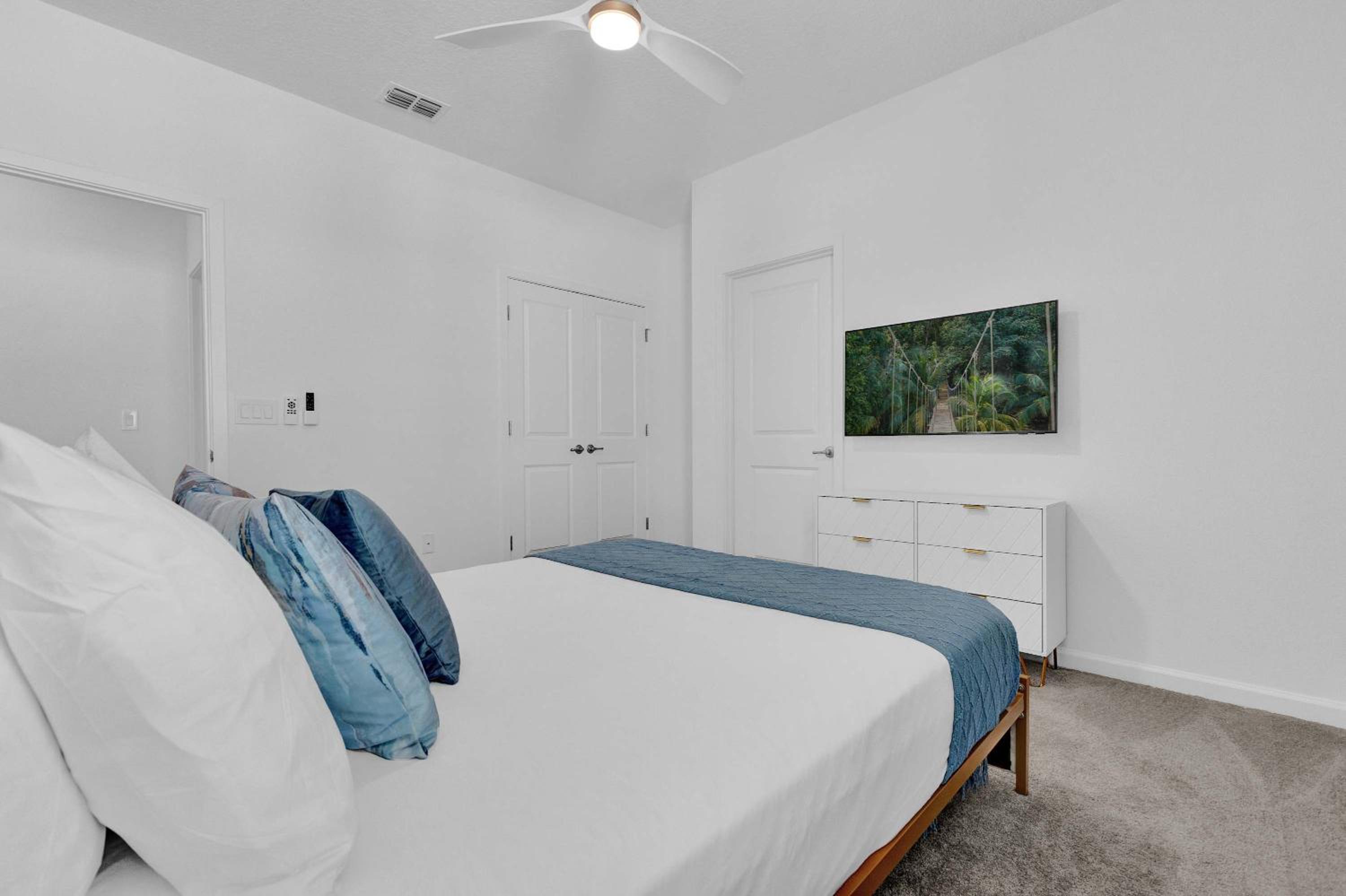 Luxury Home - ALL the extras - Sleeps 39