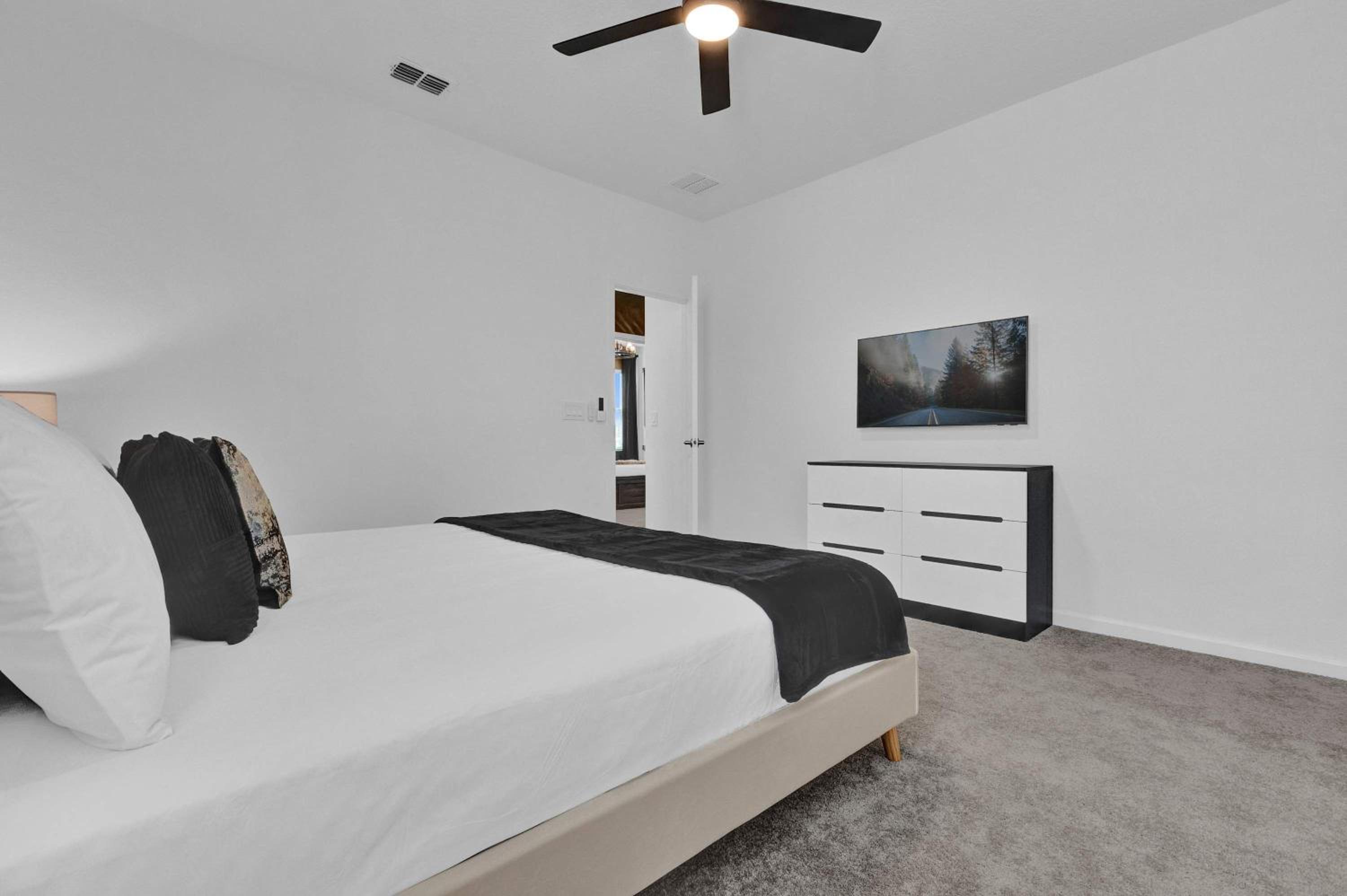 Luxury Home - ALL the extras - Sleeps 39