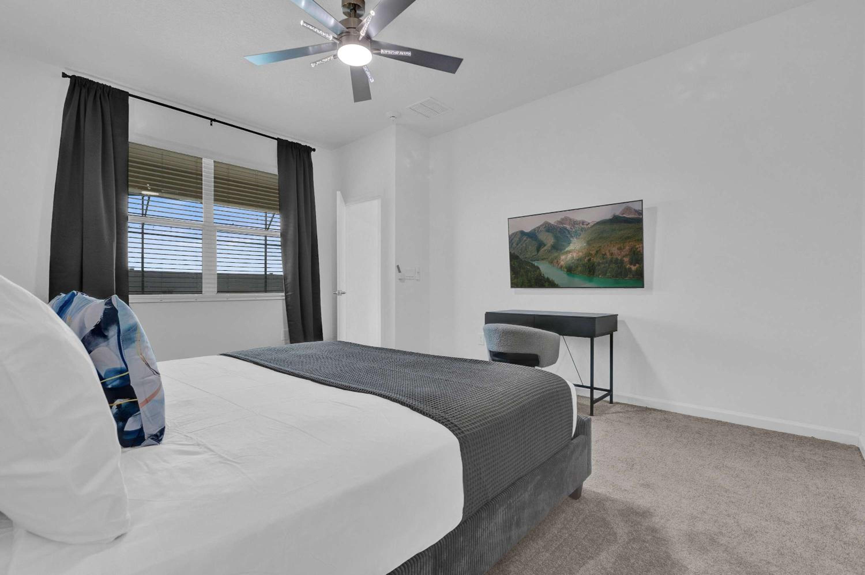 Luxury Home - ALL the extras - Sleeps 39