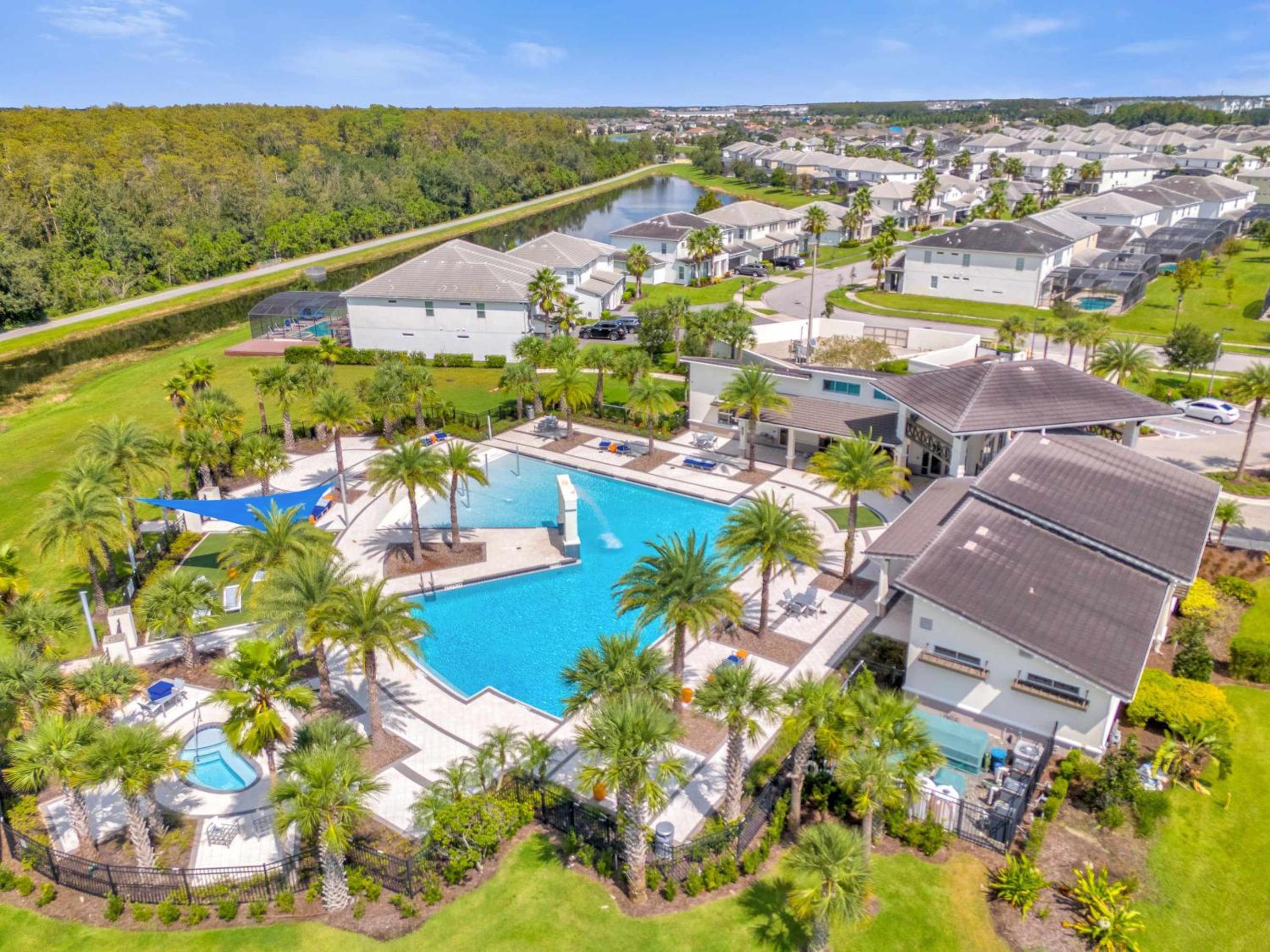 Luxury Home - ALL the extras - Sleeps 39