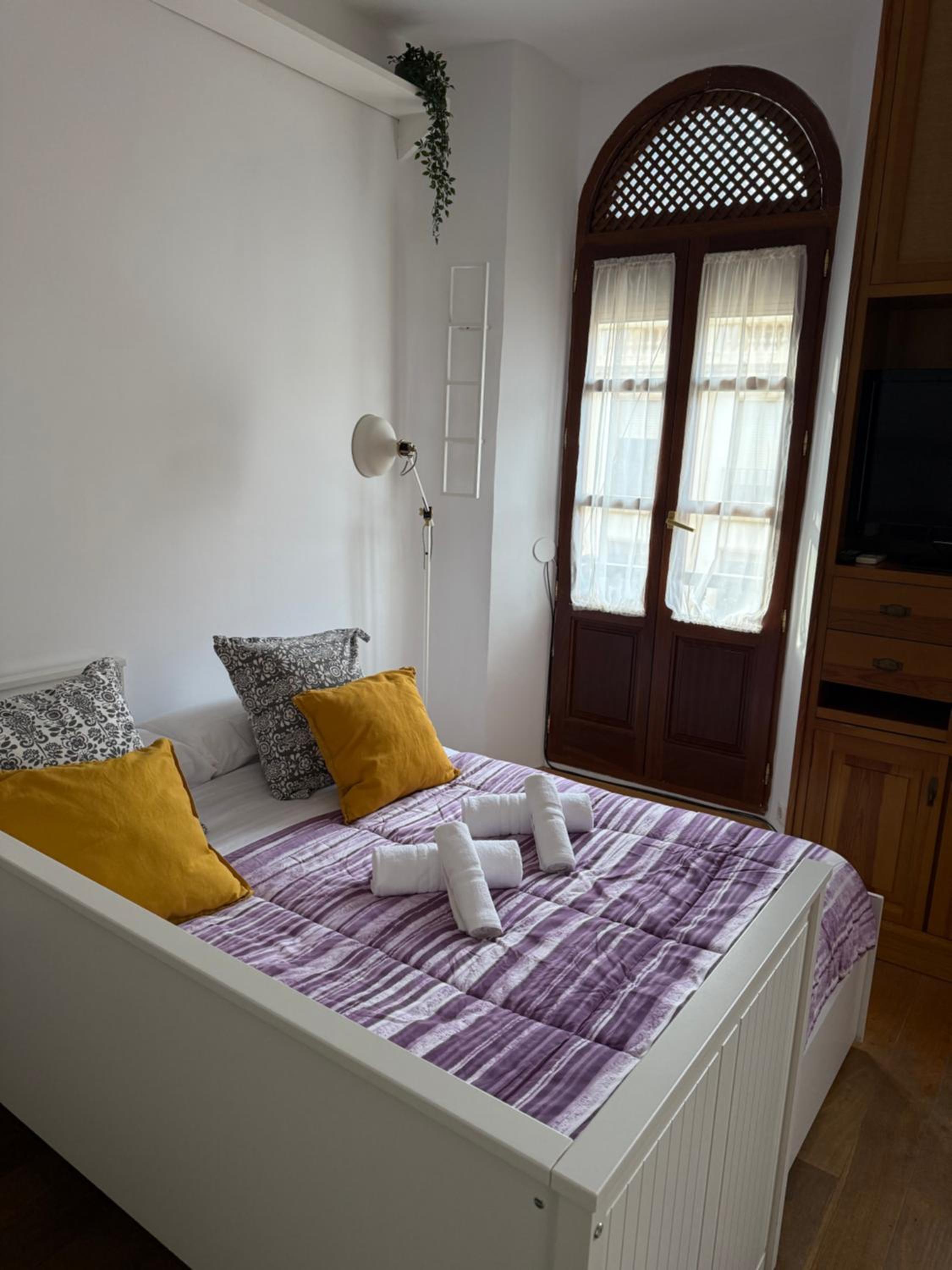 Cozy studio 6 min to Alhambra-2 min to Cathedral walking view 2