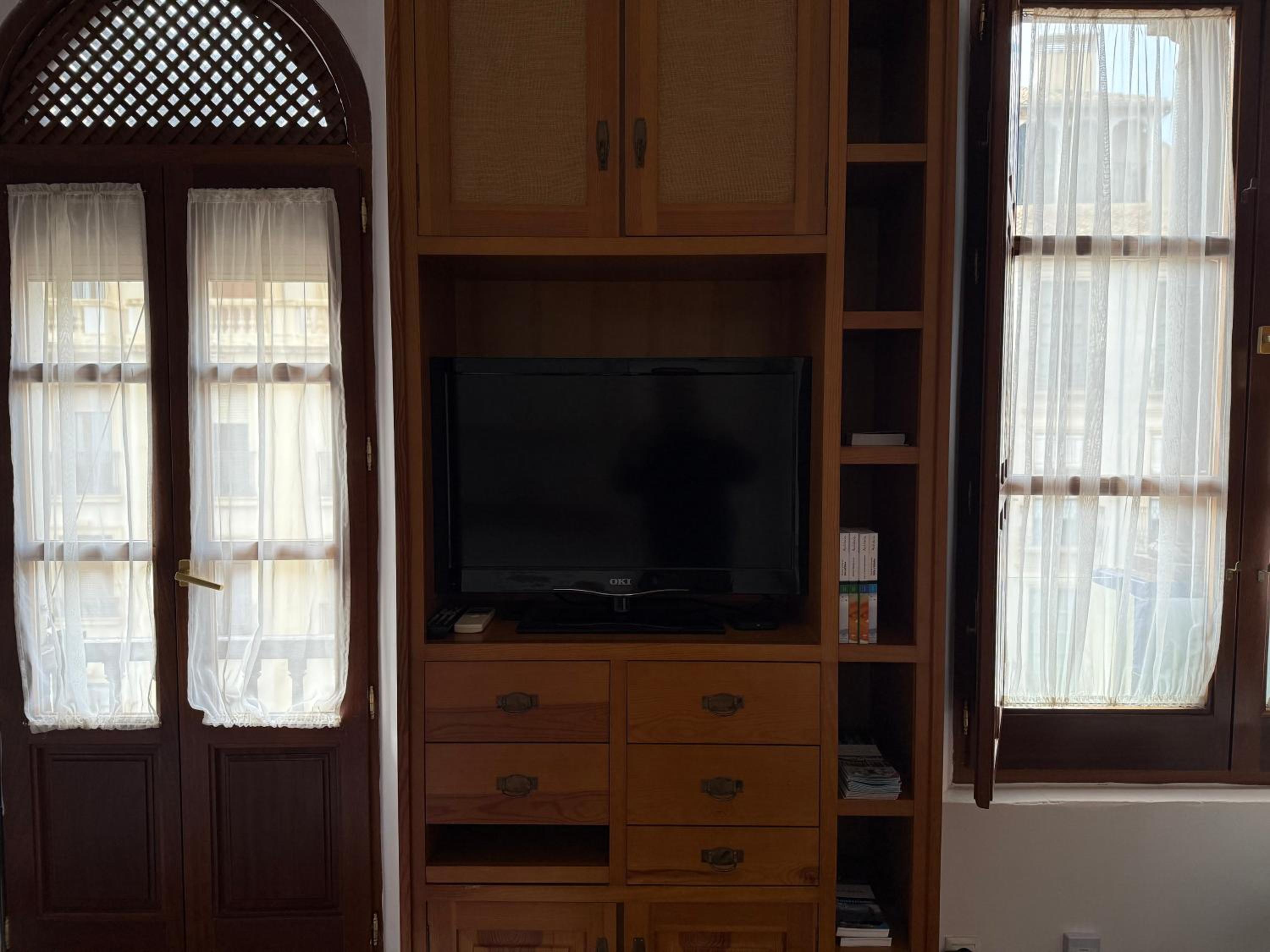 Cozy studio 6 min to Alhambra-2 min to Cathedral walking view 3