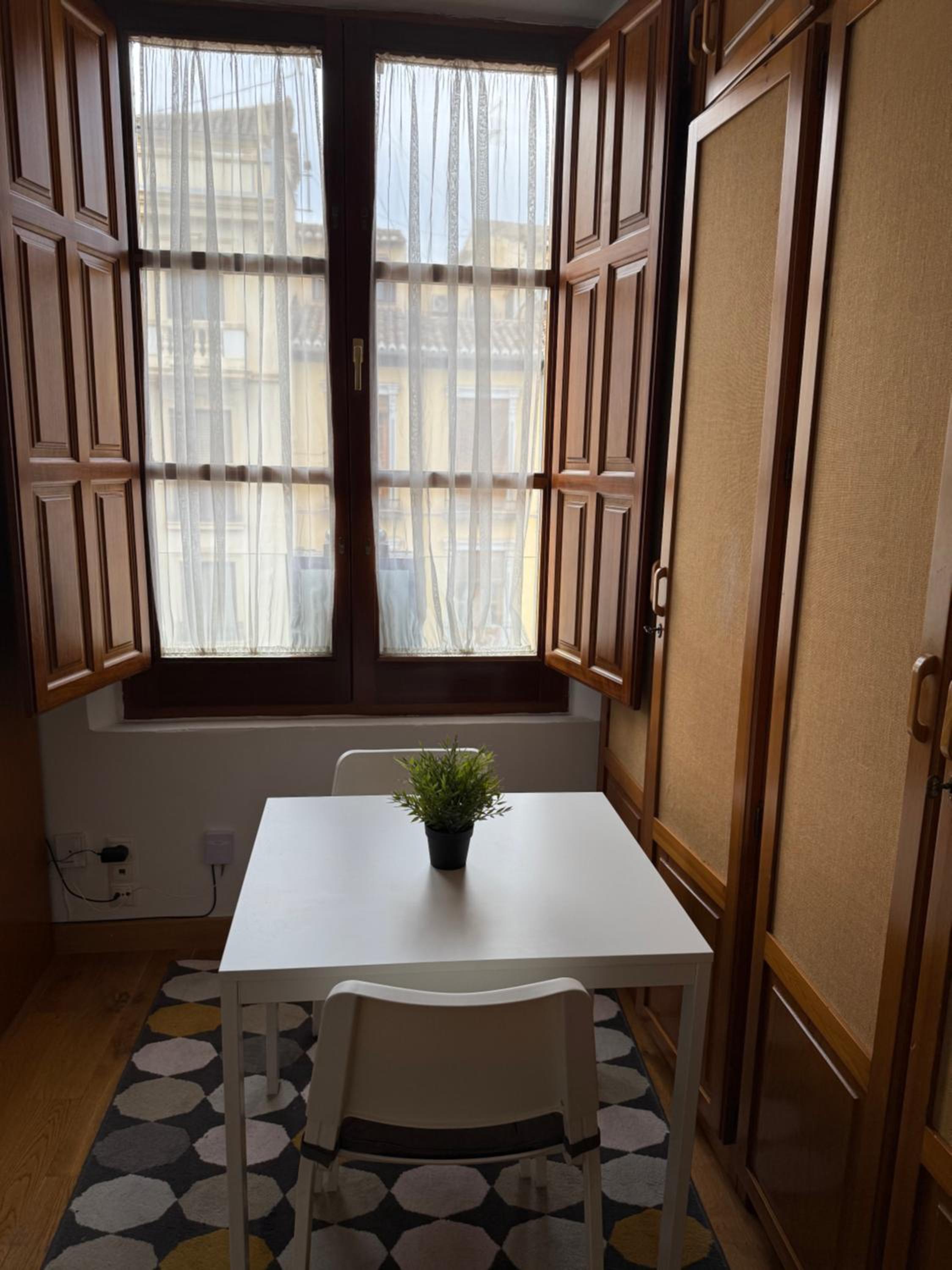 Cozy studio 6 min to Alhambra-2 min to Cathedral walking view 4