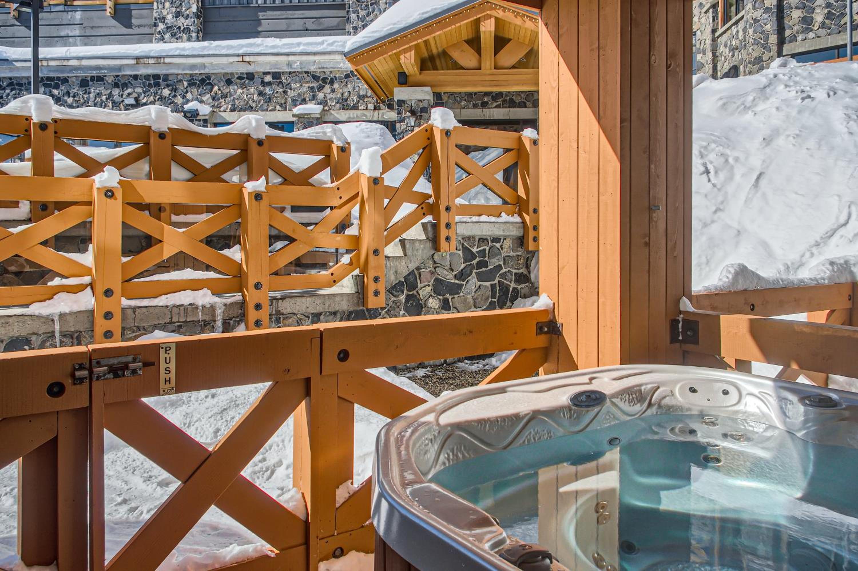 Stonegate Resort Unit C103