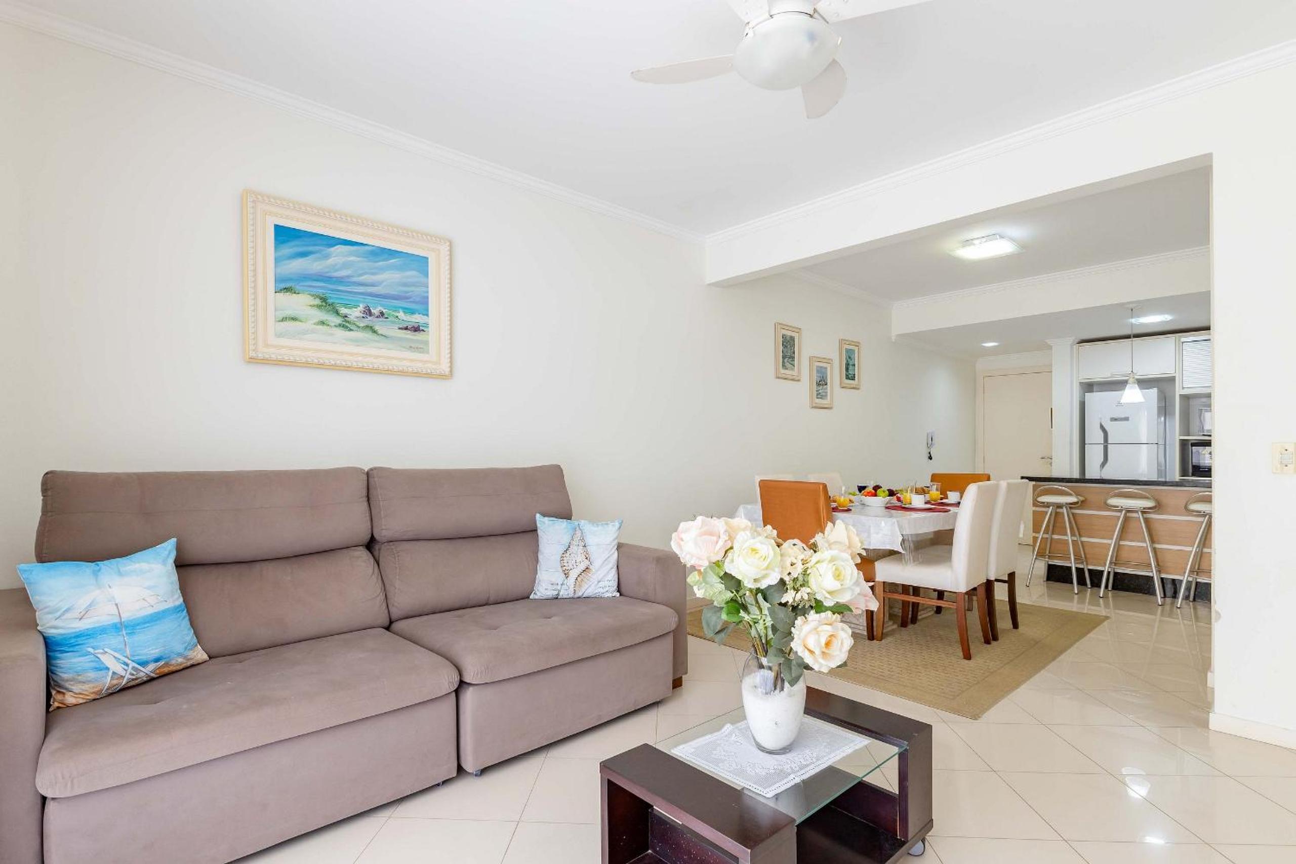 Amplo Apartamento a 70 metros da Praia de 4Ilhas