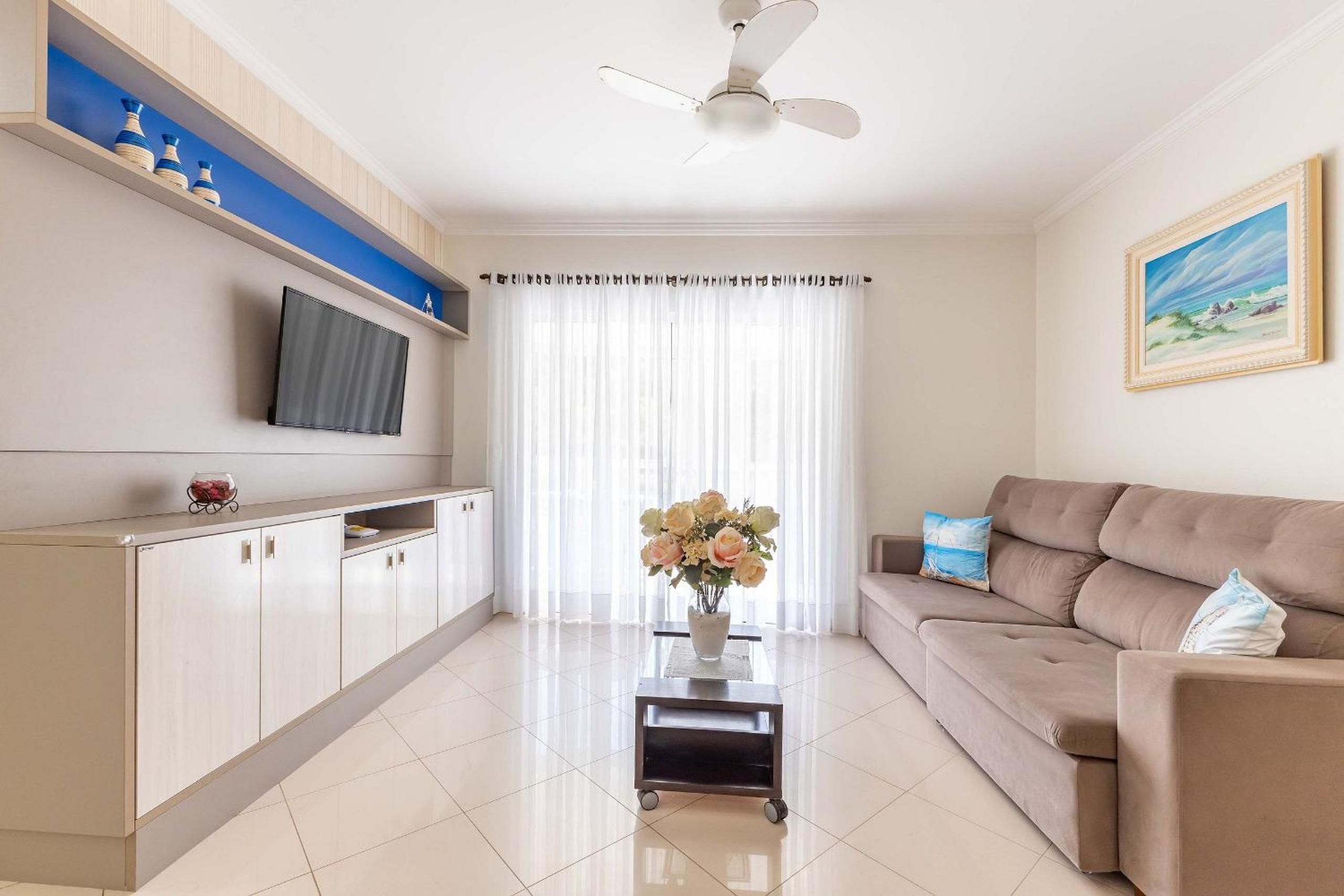 Amplo Apartamento a 70 metros da Praia de 4Ilhas