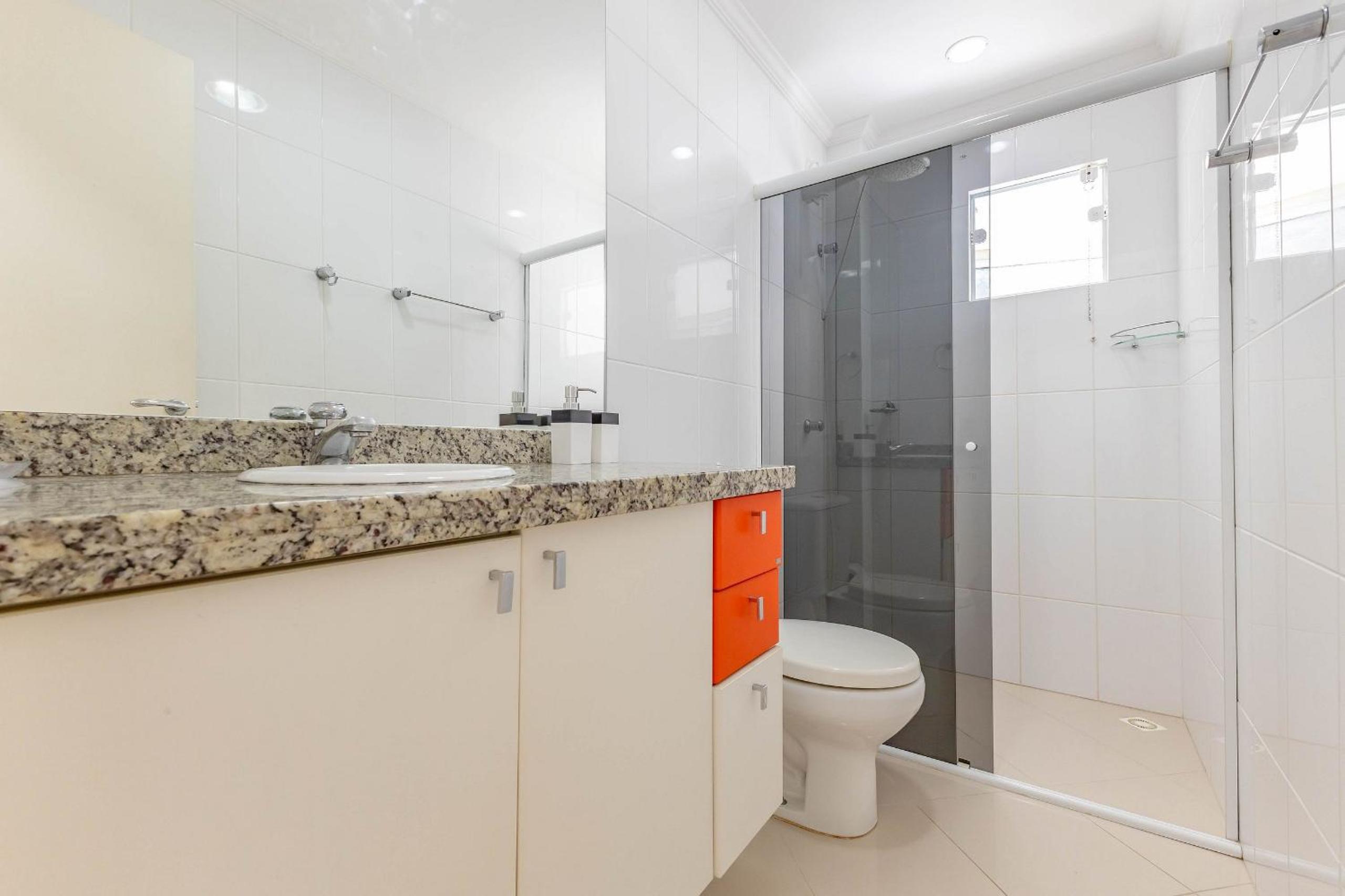 Amplo Apartamento a 70 metros da Praia de 4Ilhas