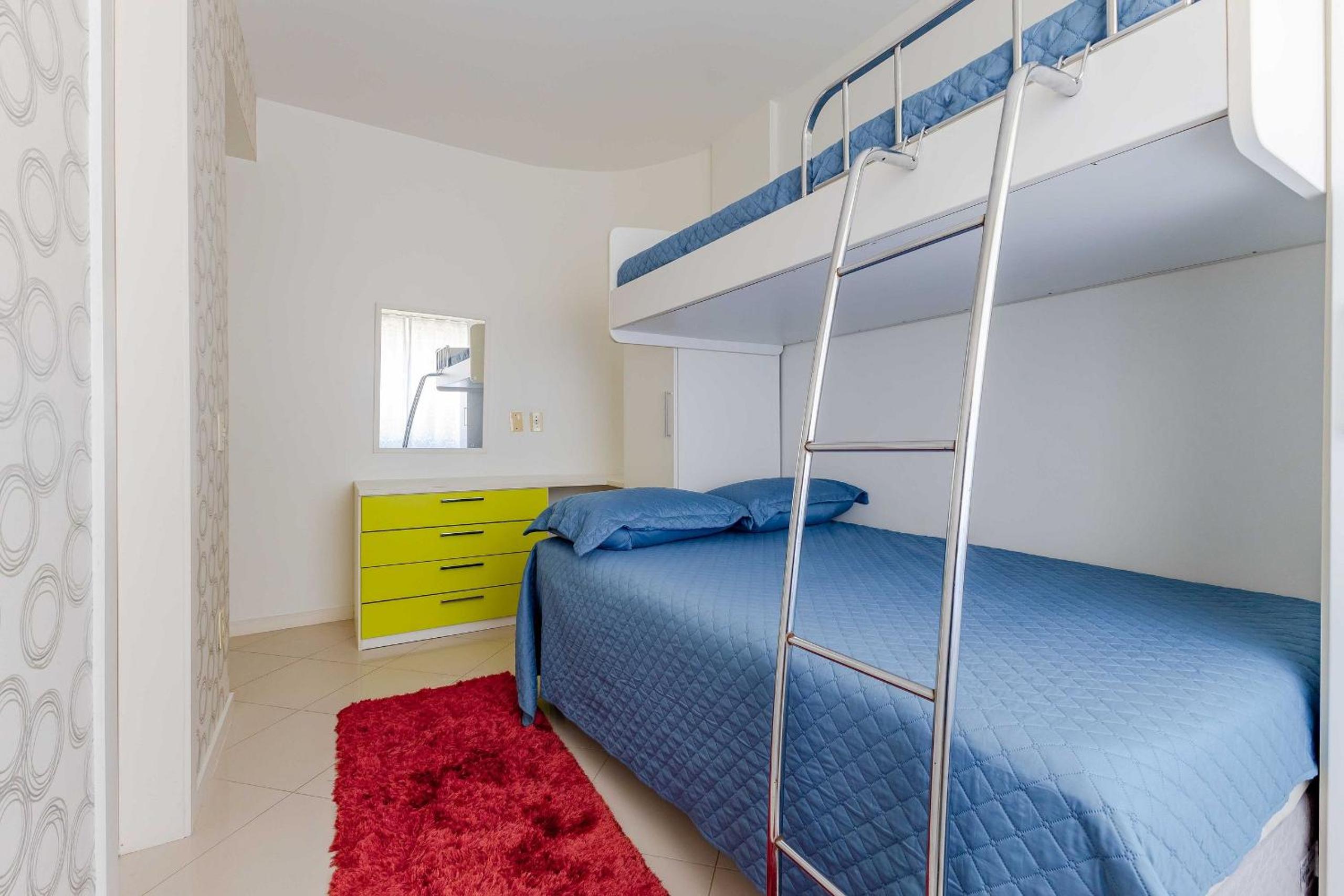Amplo Apartamento a 70 metros da Praia de 4Ilhas
