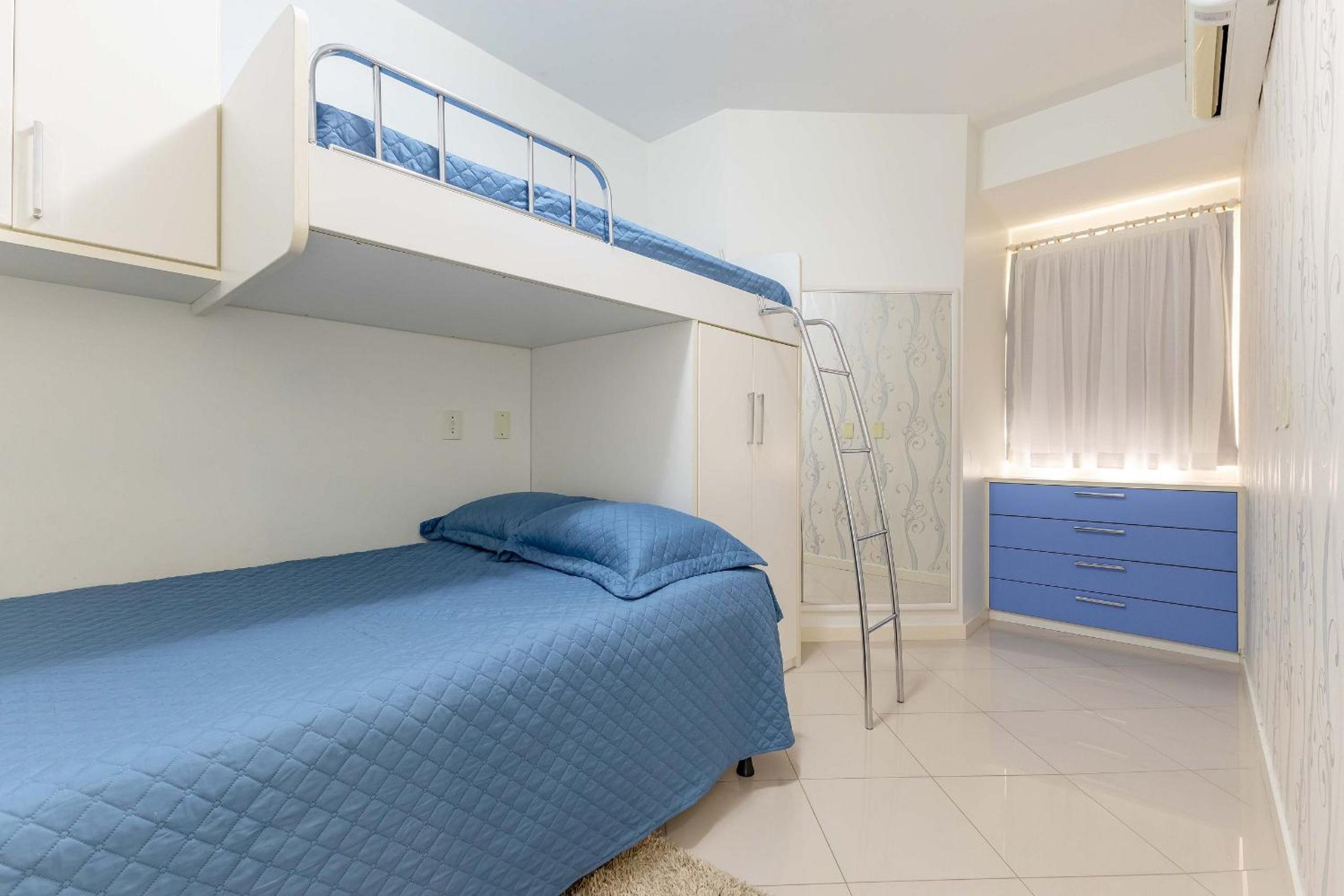 Amplo Apartamento a 70 metros da Praia de 4Ilhas