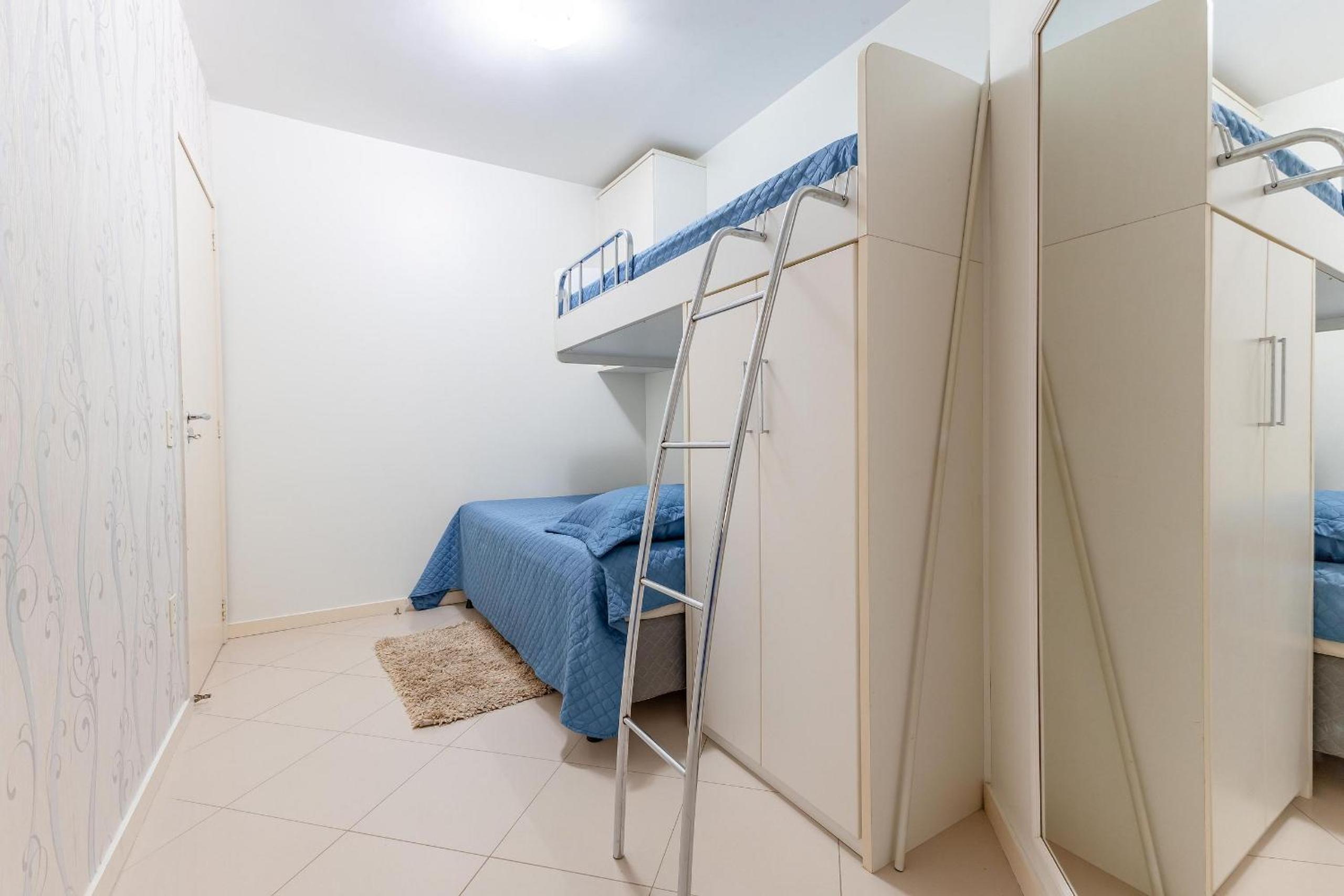 Amplo Apartamento a 70 metros da Praia de 4Ilhas
