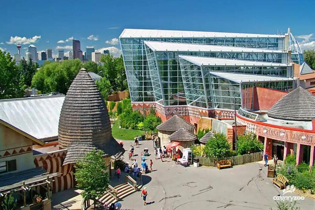 Voyager's Hub- Calgary InnerCity 3BD 4Bed Sleeps 8