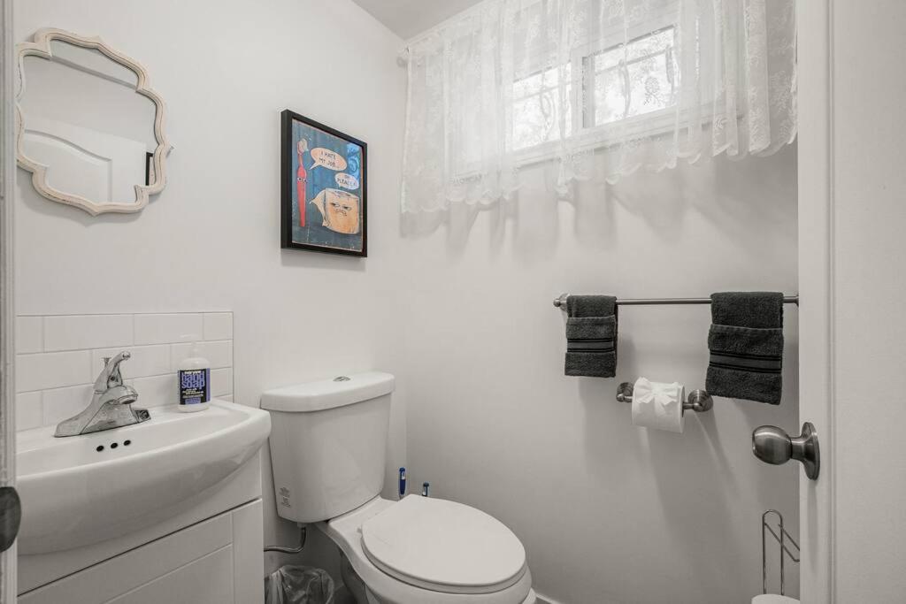 Voyager's Hub- Calgary InnerCity 3BD 4Bed Sleeps 8