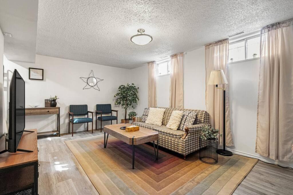 Voyager's Hub- Calgary InnerCity 3BD 4Bed Sleeps 8