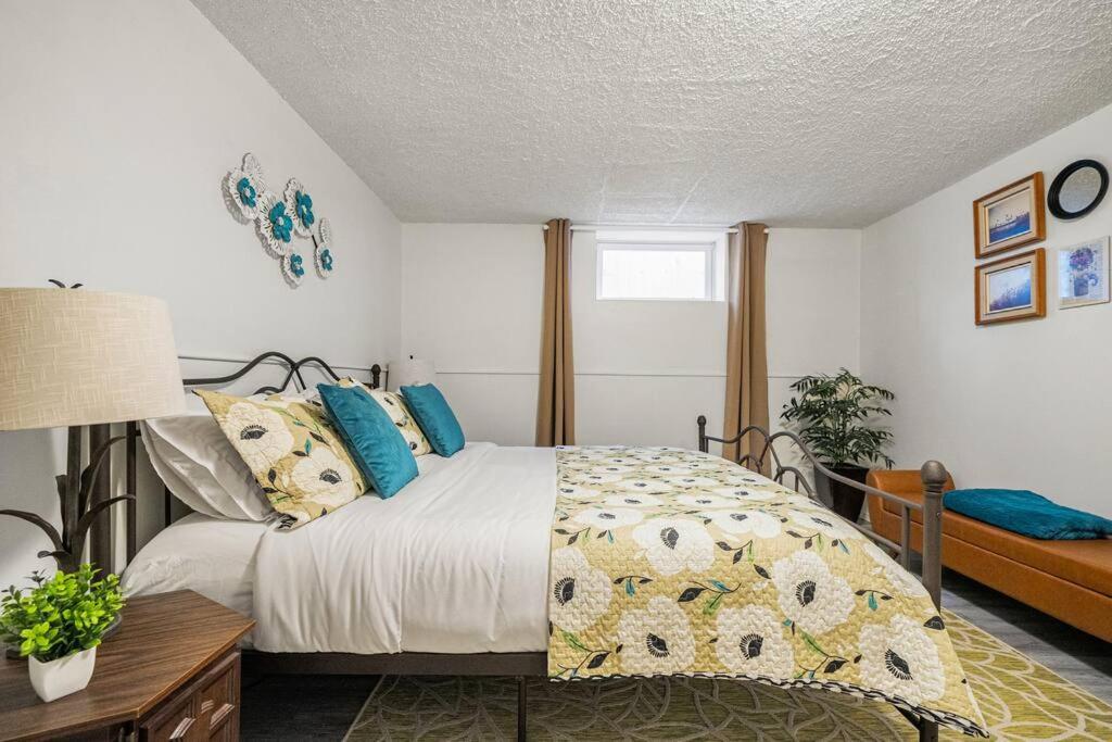 Voyager's Hub- Calgary InnerCity 3BD 4Bed Sleeps 8