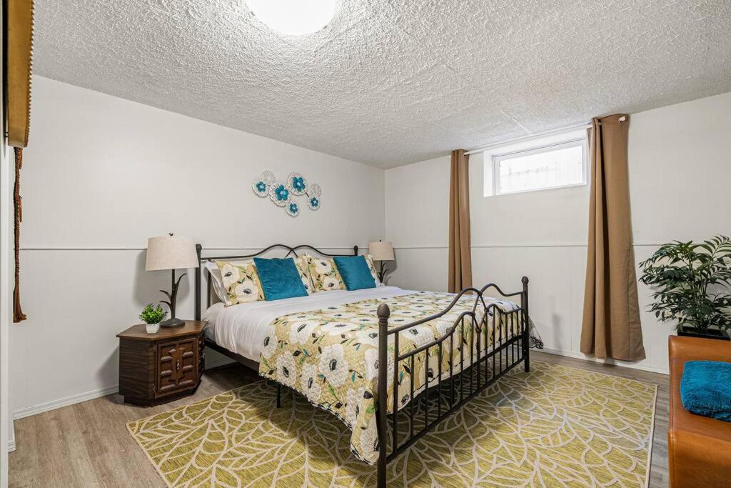 Voyager's Hub- Calgary InnerCity 3BD 4Bed Sleeps 8