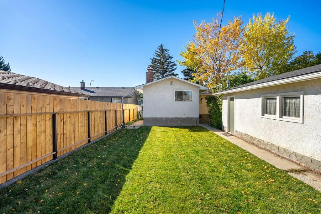Voyager's Hub- Calgary InnerCity 3BD 4Bed Sleeps 8