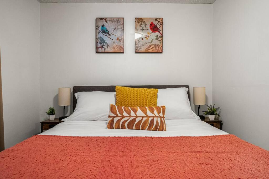 Voyager's Hub- Calgary InnerCity 3BD 4Bed Sleeps 8
