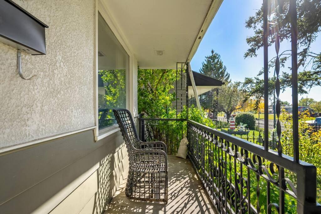 Voyager's Hub- Calgary InnerCity 3BD 4Bed Sleeps 8