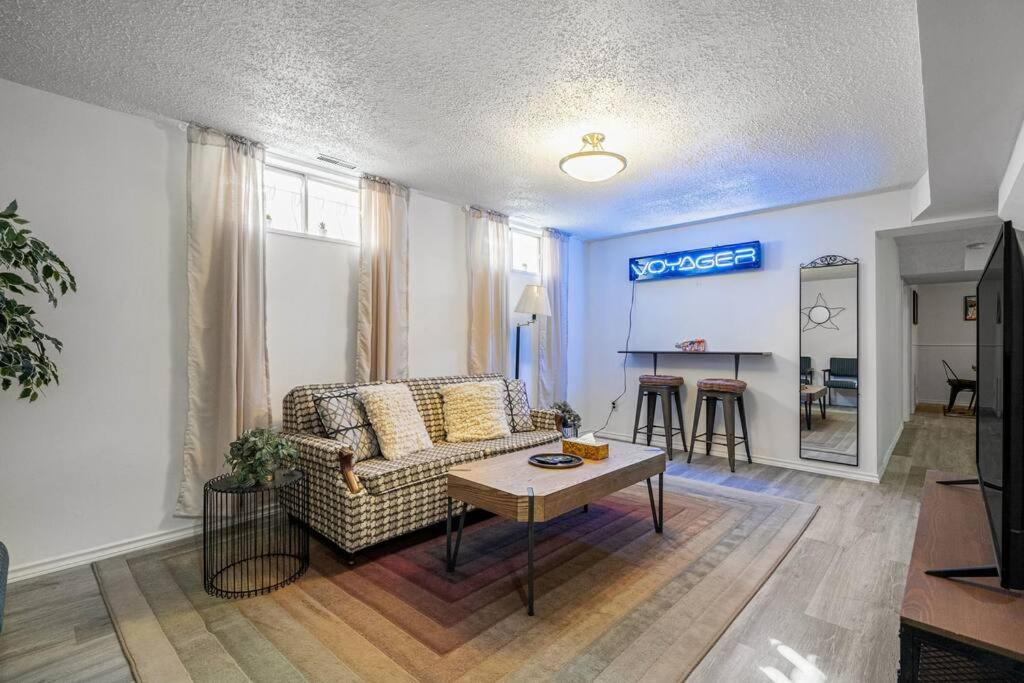 Voyager's Hub- Calgary InnerCity 3BD 4Bed Sleeps 8