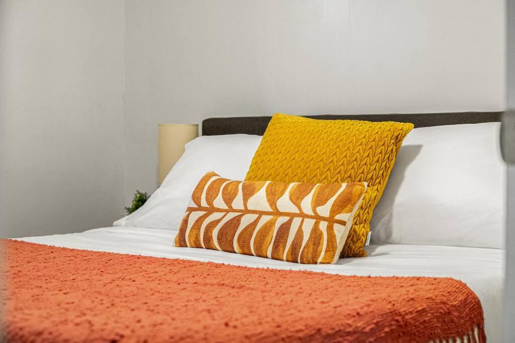 Voyager's Hub- Calgary InnerCity 3BD 4Bed Sleeps 8
