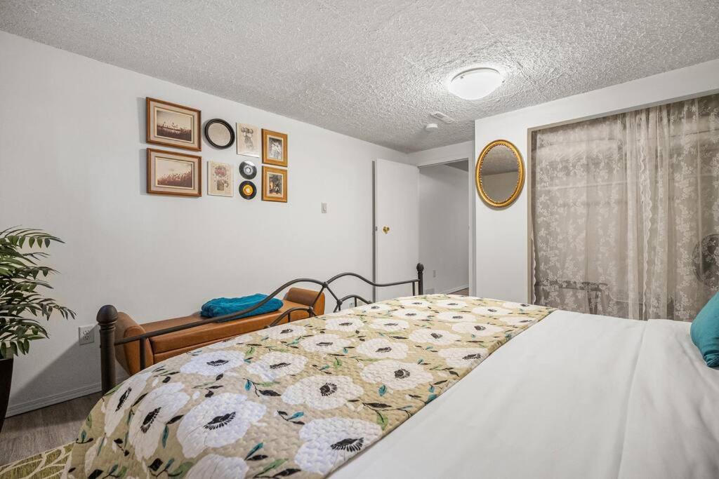 Voyager's Hub- Calgary InnerCity 3BD 4Bed Sleeps 8
