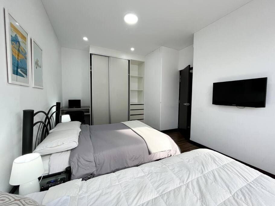 Sky Suites - Wonderful Spacious and Warm Apt with nice views in La Paz!