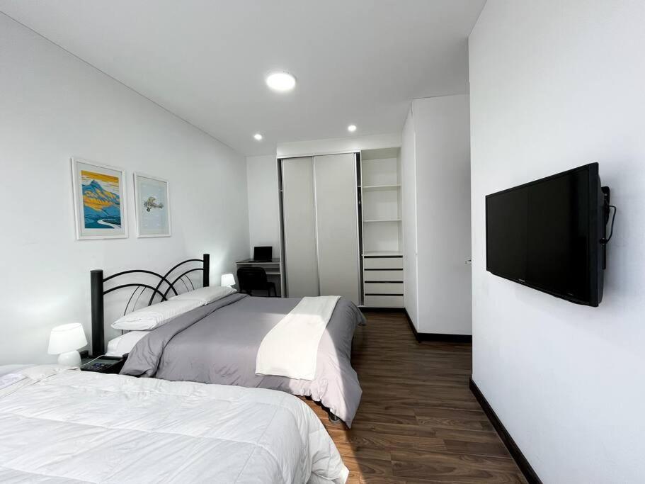 Sky Suites - Wonderful Spacious and Warm Apt with nice views in La Paz!
