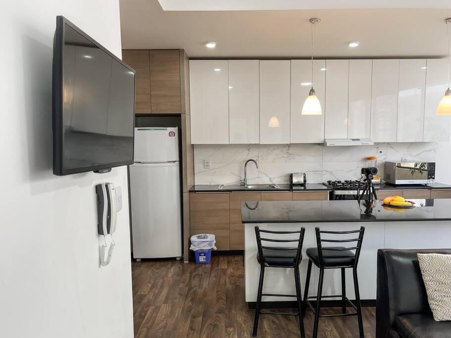 Sky Suites - Wonderful Spacious and Warm Apt with nice views in La Paz!