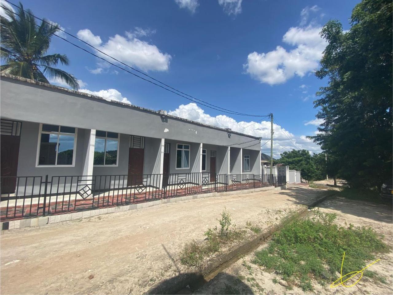 Desmond HOMESTAY