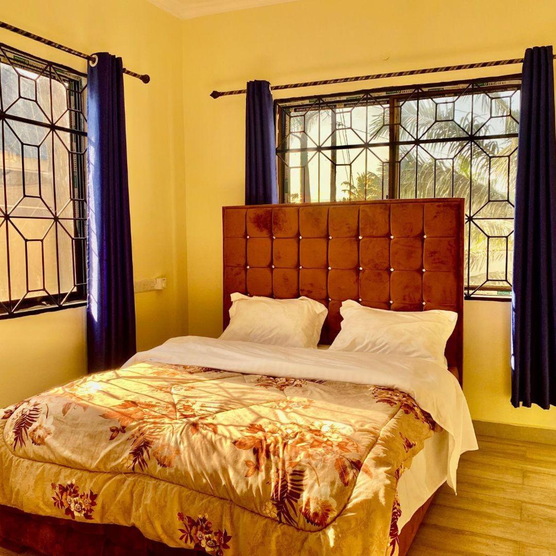 Desmond HOMESTAY