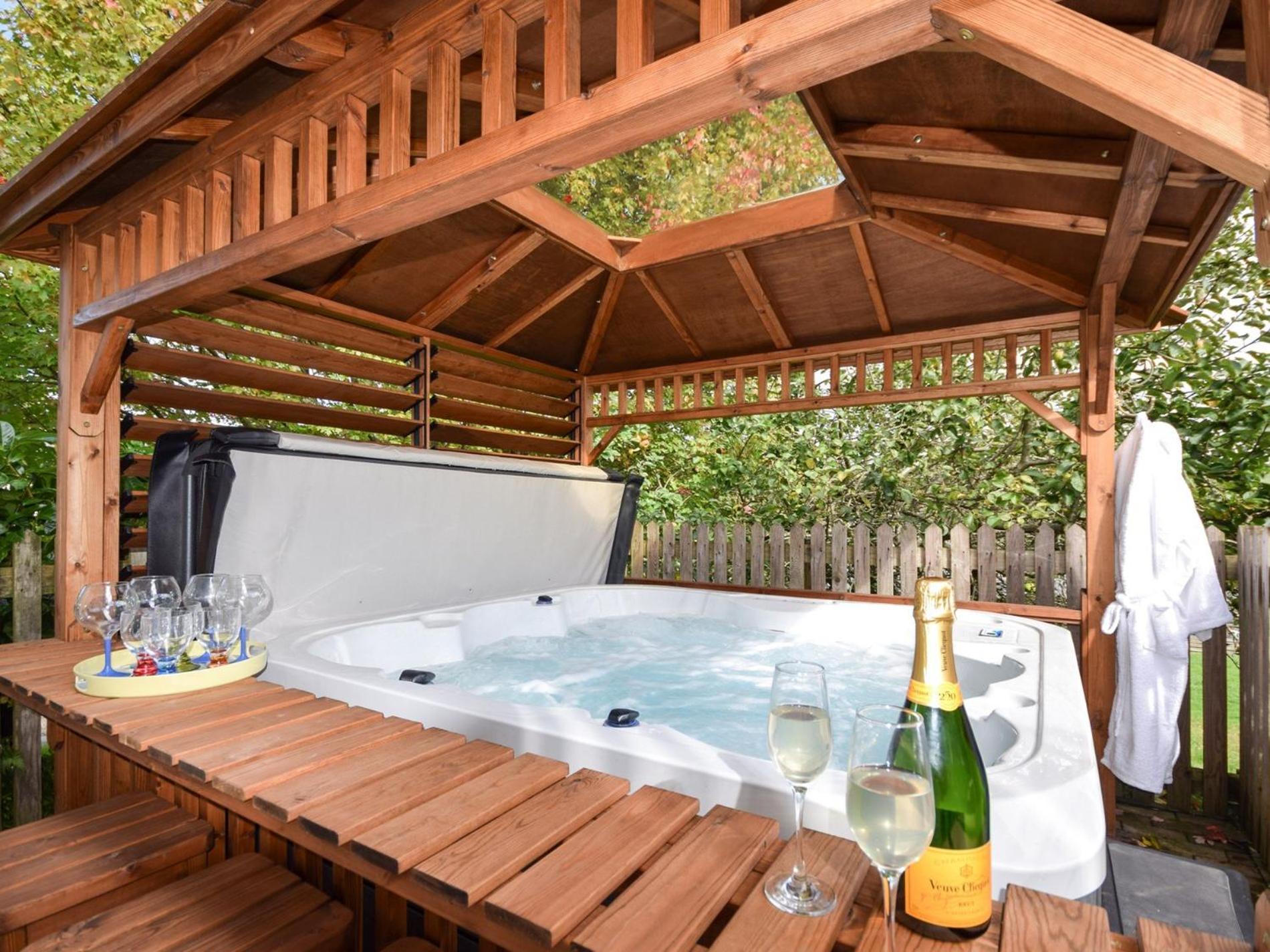 2 Bed in Truro oc-ljasm view 2