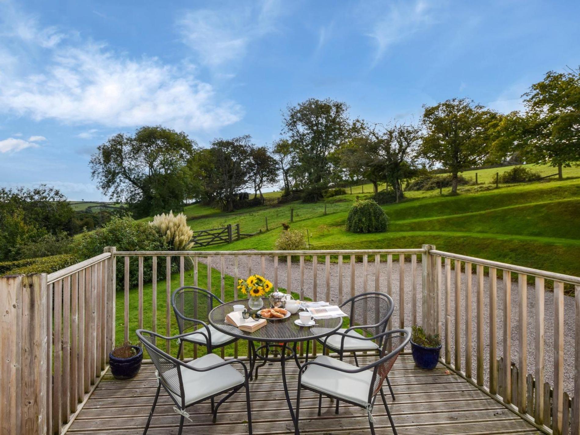 2 Bed in Truro oc-ljasm view 3