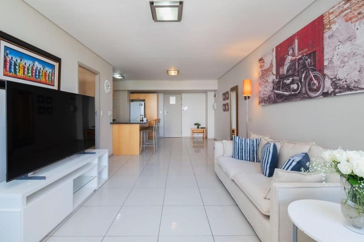 Chic 1-Bedroom Apartment In The Heart Of The City view 4