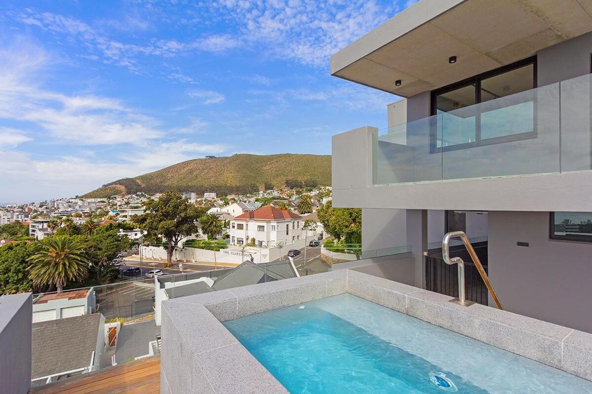 Rooftop pool Couples promenade retreat-Wifi- NEW view 2