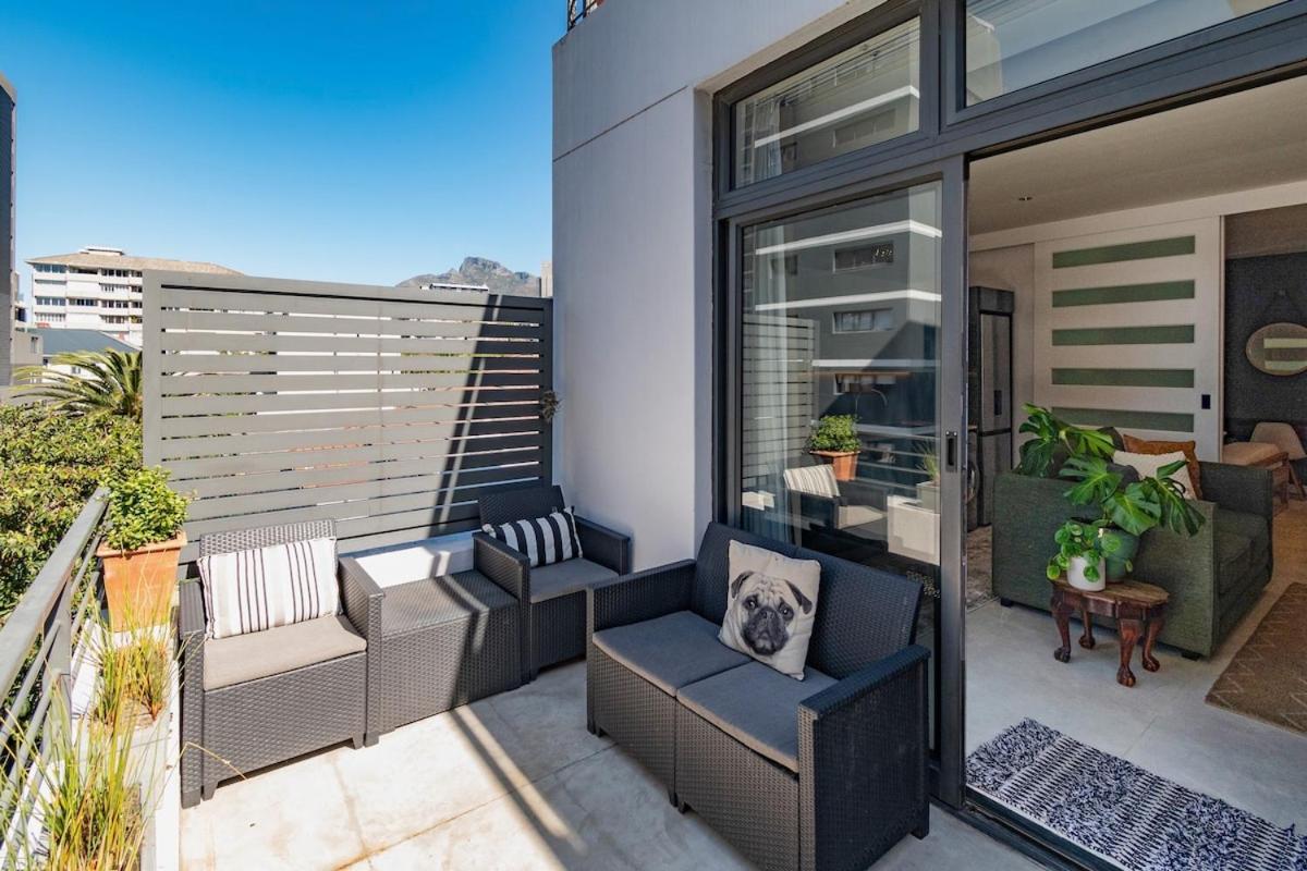 Stylish Green Point Apartment