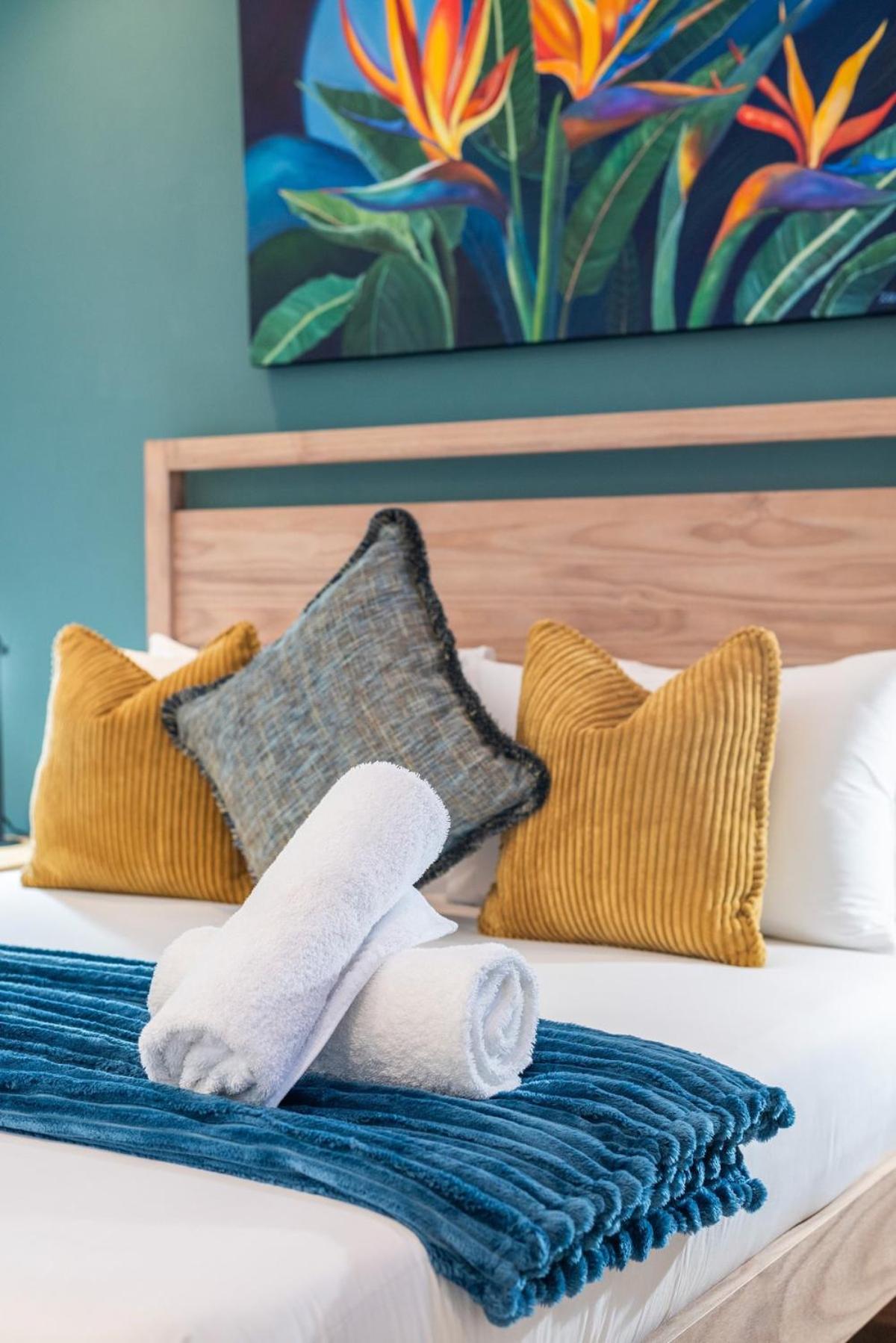 Stylish Green Point Apartment