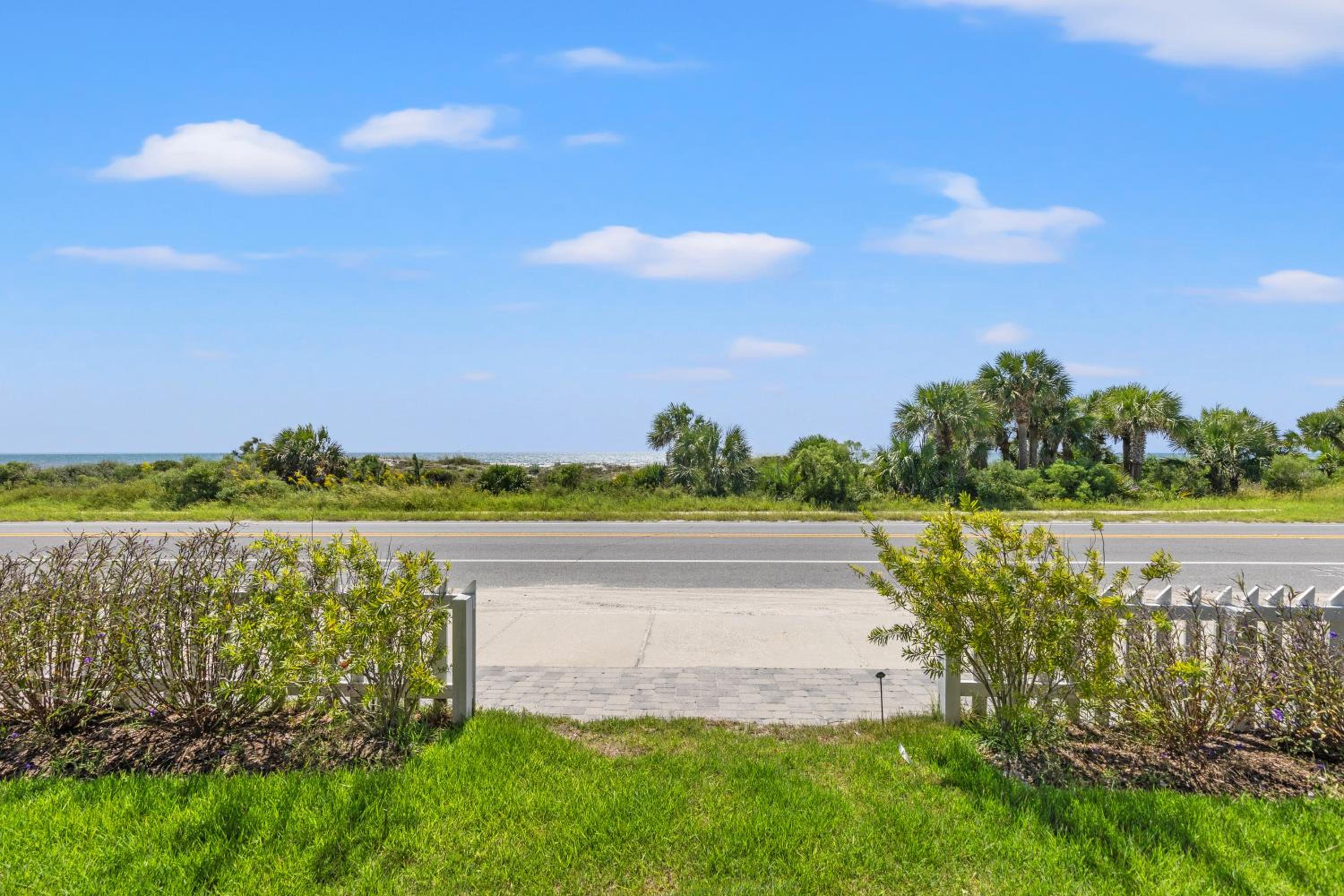 Cute Beach Cottage Steps to the Beach! Panama City Beach, FL! view 4