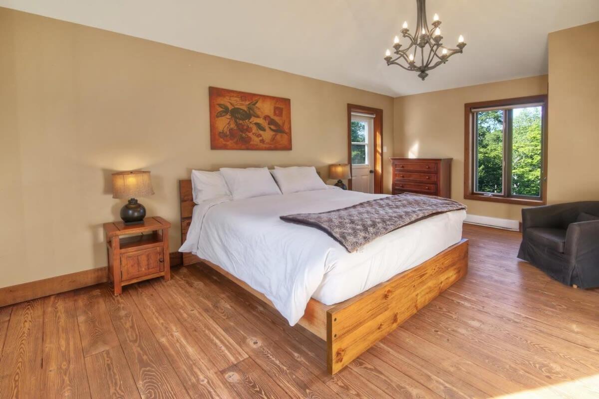 Blue Hill Pool spa game room mountain view