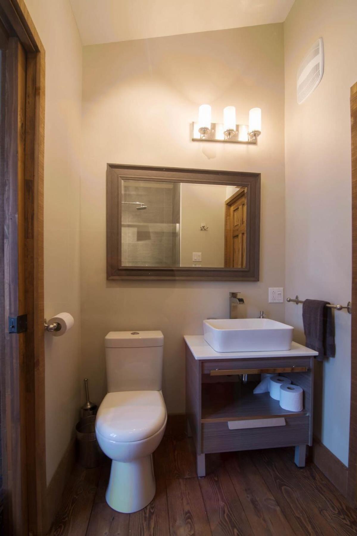 Blue Hill Pool spa game room mountain view