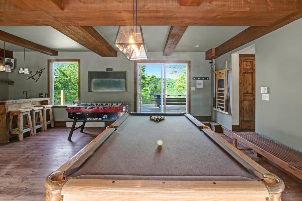 Blue Hill Pool spa game room mountain view
