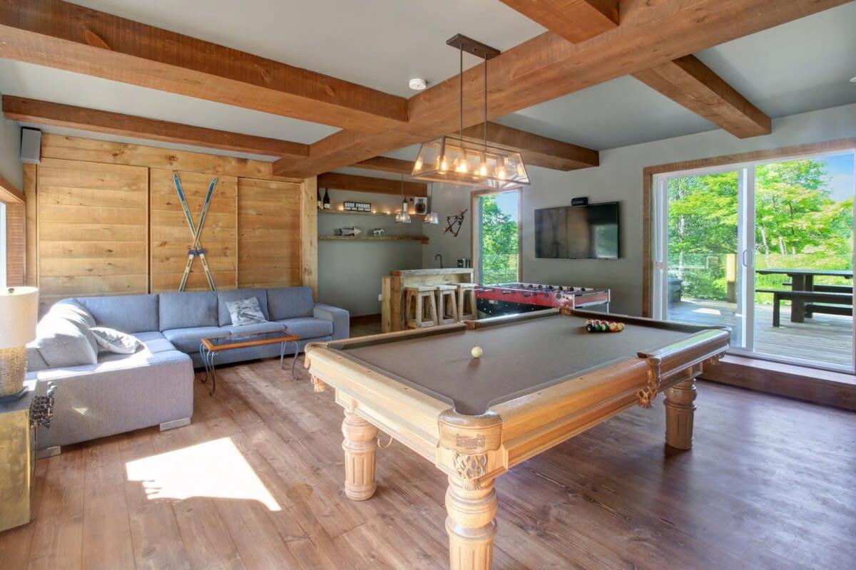 Blue Hill Pool spa game room mountain view