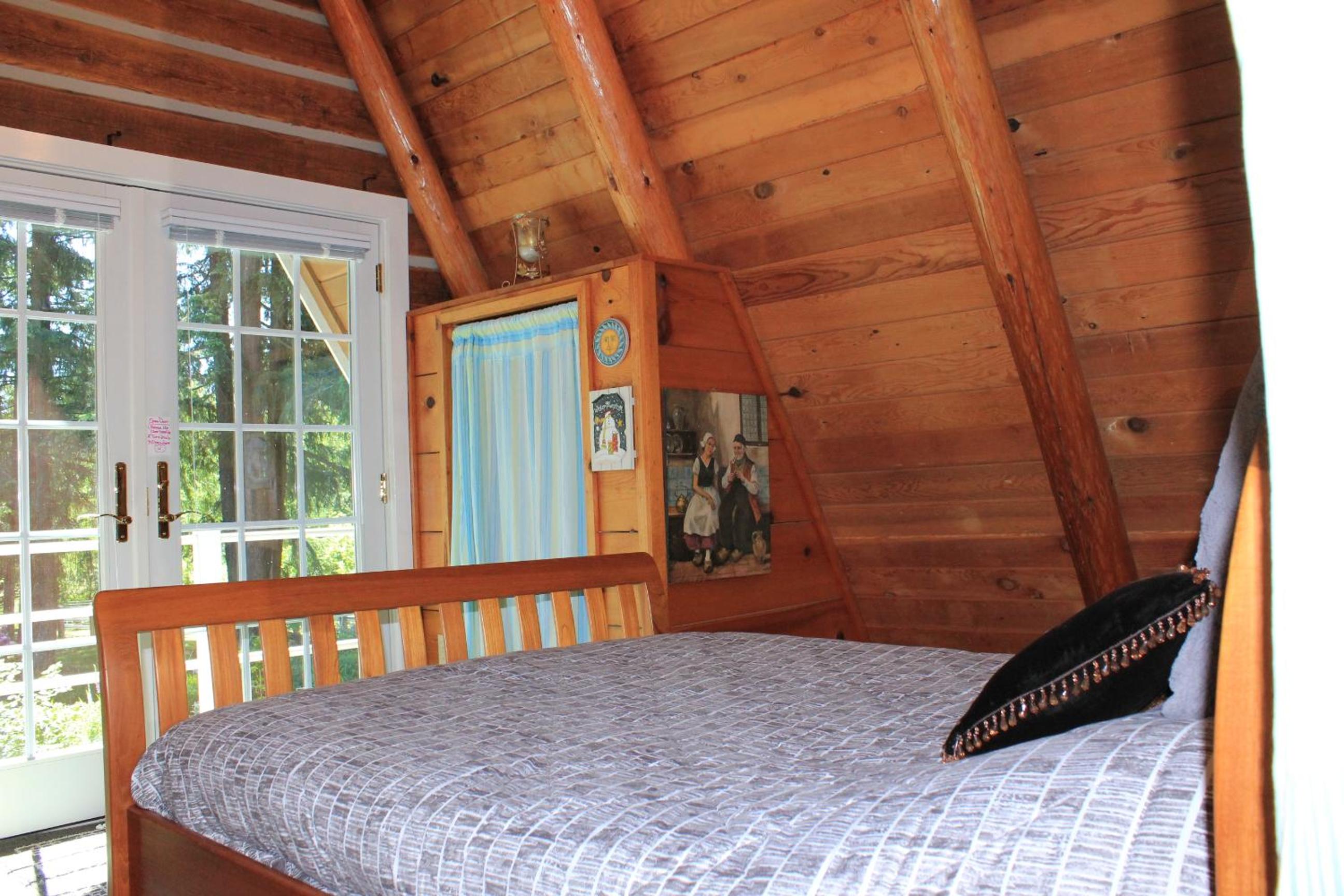 Entire cabin inside city limit view 5