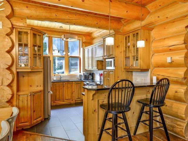 Blue Moose Private pool spa sauna lake access