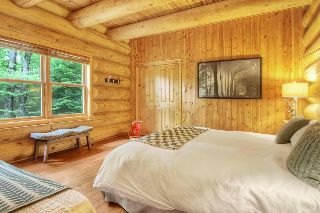 Blue Moose Private pool spa sauna lake access