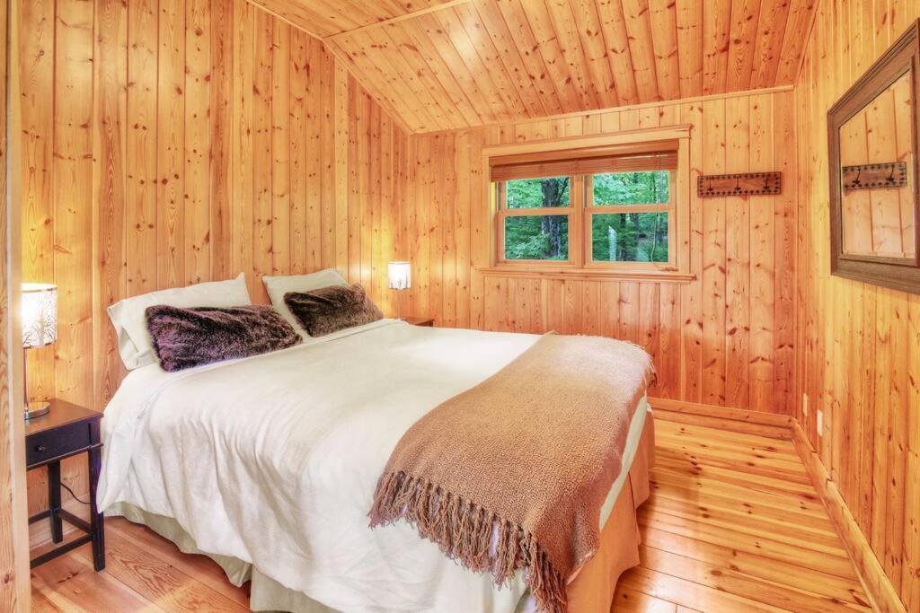 Blue Moose Private pool spa sauna lake access